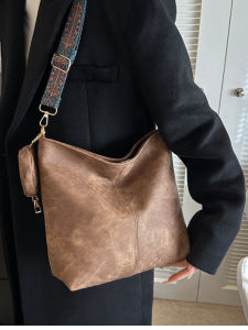 2025 New Fashion Large Capacity Tote Bag Womens Commuter Single Shoulder Handbag Versatile Casual Bucket Shape PU Leather