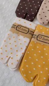 Kaos Kaki Sashee Motif Rajut Polkadot Panjang Setengah Betis 32cm