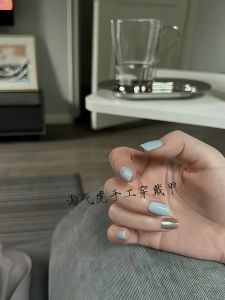 เล็บปลอมสีเงินสีน้ำเงิน ติดเล็บยาวปานกลาง สะท้อนแสง ประดับเล็บสีสันสดใส ติดเล็บปลอม ติดเล็บแบบติดตรง ติดเล็บแบบติดตรง