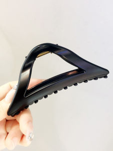 กิ๊บติดผมทรงสามเหลี่ยมสไตล์ใหม่ปี 2023 กิ๊บติดผมหัวด้านหลังสไตล์เรโทรสำหรับผู้หญิง กิ๊บติดผมขนาดใหญ่สุดเท่สำหรับผู้หญิง