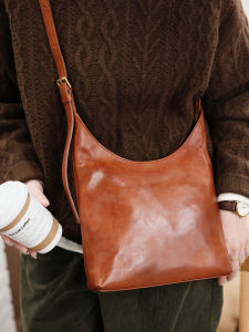 Laid-back Style Reclaimed Wood Lazy Feelings Crossbody Bag Japanese Style Tannery Leather Womens Bag Versatile Small Bag