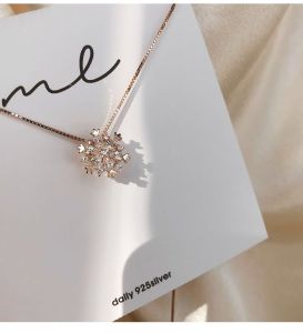 Flash Diamond Snowflake Womens Necklace Fashion Clavicle Chain S925 Luxury Personality Student Internet Celebrity INS Style