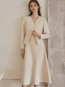 Roey s house | Bộ Đồ Công Sở Phù Hợp Mùa Xuân với Áo Blazer và Đầm