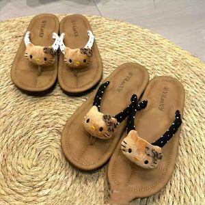 Hellokitty ส้นเตี้ยส้นแบนแบบสวมสบายสำหรับผู้หญิง สวมใส่สบายในฤดูร้อน ป้องกันการลื่นและกลิ่น รองเท้าแตะชายหาด