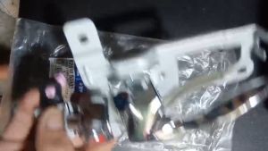 Tay mở cửa TRONG BÊN LÁI xe HYUNDAI County 29 chỗ hàng chính hãng. Có loại mạ và loại đen vui lòng chọn - Lazada