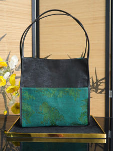New Chinese Style Mother-Daughter Shoulder Bag Soft Leather Embroidered Landscape Large Tote Bag Magnetic Buckle Closure