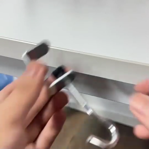 TOP CLASS ตะขอแขวนกระเป๋าแบบตั้งโต๊ะ ตะขอแขวนกระเป๋าเป้สะพายหลังแบบตั้งโต๊ะ ตะขอแขวน J ตะขอแขวนหูฟังแบบปรับได้สำหรับโต๊ะ ตะขอแขวนกระเป๋าแบบปรับได้ No.3669