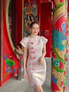 Rami ชุดเกรสสวยหวานแต่งผ้าลูกไม้สีขาวและโบว์สีชมพู