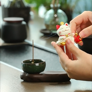Bộ decor mèo thần tài vui nhộn kết hợp cùng lư hương thu hút tài lộc cầu bình an trang trí bàn làm việc