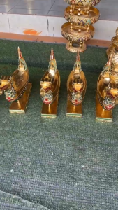 เรือไม้ เรือหงส์ แกะสลัก เรือสุพรรณหงษ์ 2 ขนาด ไม้จามจุรี ปิดทองคำเปลวส่องประกายสุกปลั่ง ประดับกระจกหลากสี