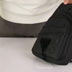 New outdoor daily chest bag luxury mens crossbody bag fashion shoulder bag