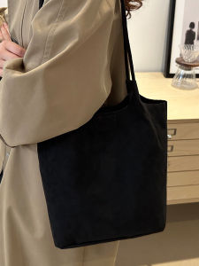 2025 New Minimalist Frosted Tote Bag Womens Large Capacity Single Shoulder Handbag Commute Fashion Bucket Bag Soft PU Leather