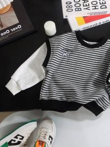 เสื้อยืดคอกลมแขนยาวลายทางสำหรับเด็ก ฤดูใบไม้ผลิและฤดูใบไม้ร่วง 2025 ใหม่ ลำลอง สำหรับเด็กชายและเด็กหญิง ชุดเสื้อผ้าเด็ก