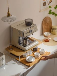 เก้าอี้นิวมิติสำหรับเครื่องดื่มกาแฟ ชั้นวางของขนาดเล็กสำหรับจุดรับประทานอาหารในครัว เตาอบไฟฟ้า แก้วน้ำ ชานิ่ง ชั้นวางของแบบถอดได้