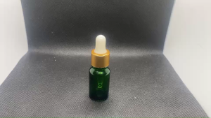 ขวด 10 มล. ( 6 ใบ) แก้วกลม  สีเขียวใส+ฝาสีทองด้าน + บีบขาว+หลอดแก้ว 09#18