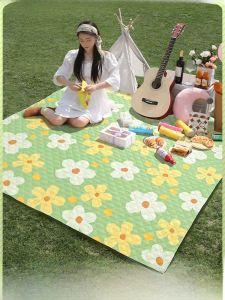 Portable Thickened Waterproof Picnic Mat Easy Travel Camping Ground Mat Moisture Proof Picnic Blanket for Spring Outing And Camping in Grassland
