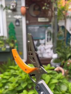 KeepMoving 【ส่งภายใน24ชม】กรรไกรตัดกิ่ง กรรไกรตัดผลไม้ กรรไกรตัดหนีบ กรรไกรตัดกิ่งด้ามยาว กรรไกรตัดกิ่งด้ามยาว เสายืดไสลด์โลหะผสมอลูมิเนียม 1.8-4 ม กรรไกรเก็บผลไม้ เก็บผลไม้จากที่สูง กรรไกรตัดกิ่งไม้ พร้อม ใบเลื่อย SK5 กรรไกรตัดกิ่งและผลไม้ด้ามยาว