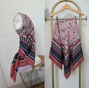 COD Jilbab Segiempat Adelline Peach Bunga Baniescoop / Hijab Baniescoop Motif Bunga Hologram Terbaru