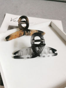 กิ๊บติดผมขนาดใหญ่แบบมีสไตล์สำหรับผู้หญิง กิ๊บติดผมสีเทาอ่อนแบบมีสไตล์สำหรับฤดูร้อน กิ๊บติดผมแบบหน้าตาดีสำหรับใส่ผมข้างหลังศีรษะ