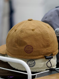 หมวกเบสบอลสไตล์ย้อนยุคสไตล์อเมริกันสำหรับผู้ชายและผู้หญิงที่สวมใส่ได้หลากหลาย หมวกทรงสั้น หมวกแฟชั่นสตรีท หมวกฤดูใบไม้ผลิ ฤดูร้อน ฤดูใบไม้ร่วง ฤดูหนาว