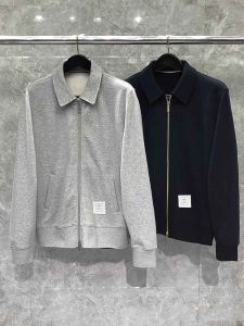 เสื้อแจ็คเก็ตคอปกปิดซิปสไตล์คลาสสิกสำหรับผู้ชายและผู้หญิง เสื้อสเวตเตอร์แฟชั่นฤดูใบไม้ผลิและฤดูใบไม้ร่วง เสื้อคลุมกันหนาวแบบสวมหัว