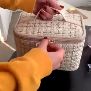 Portable Make up Pouch Travel Cosmetic Storage Bag Make up Organizer Large capacity Cosmetic Bag Makeup Pouch Make up kit