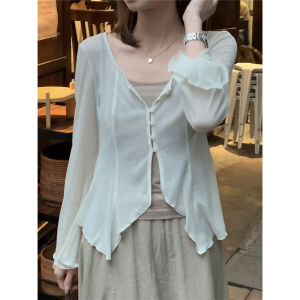 เสื้อคาร์ดิแกนแขนยาวทรงหลวมสไตล์จีนใหม่สำหรับผู้หญิงในช่วงฤดูร้อน ปกโปโลแขนยาวแบบบางไม่สมมาตร สีขาว ป้องกันแสงแดด เสื้อเชิ้ตแฟชั่น