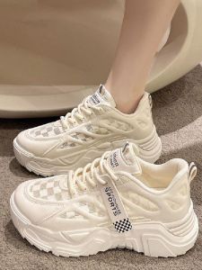 รองเท้าผ้าใบกีฬาสำหรับผู้หญิง ทรงหัวเหลี่ยม ส้นแบน ทรงหัวกลม รองเท้าผ้าใบสีขาวแบบสวมสบาย ส่วนบนเป็นตาข่าย ระบายอากาศได้ดี