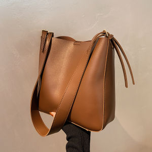 Fashionable Bucket Bag Womens Shoulder Bag Simple Large Capacity Spring Must-Have Crossbody Magnetic Buckle Soft PU Leather