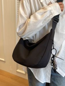 กระเป๋าสะพายข้างทรงหม้อผัดน้ำยำแบบลำลองสำหรับผู้หญิง กระเป๋าสะพายข้างแบบสะพายข้างขนาดใหญ่ ผ้าไนลอน กระเป๋าสำหรับเดินทาง กระเป๋าสะพายข้างสีดำ