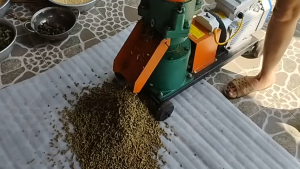 MÁY ÉP NGHIỀN CÁM NGÔ CÁ .. THÀNH VIÊN CHO VẬT NUÔI ĂN