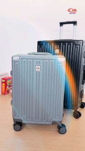 HQ LUGGAGE กระเป๋าเดินทาง PC 4 ล้อคู่ โครงอลูมิเนียม ระบบล็อคมาตรฐาน TSA รุ่น 2421