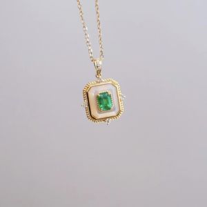 Montagne Jewelry 18k Pure Gold Pendant for women Mother Pearl Inset Design Fine Jewellery Natural 0.21 Carat Emerald Pendant Gold Necklace