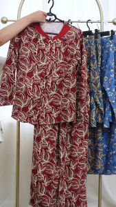 Bộ đồ trung niên nữ mặc nhà chất Cotton Rayon Việt Thắng quần dài áo dài tay họa tiết B50.6138