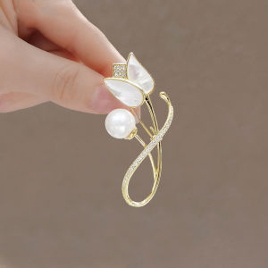 Elegant Butterfly Brooch Pin for Women High-End Pearl Fixed Clothing Suit Business OL Style Alloy Embedded Artificial Gemstone