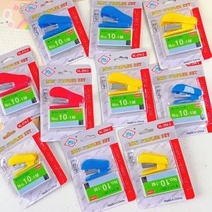 ที่เย็บกระดาษ + ลวดเย็บ แม็กซ์ พร้อมลูกแม็กซ์ ขนาดเล็ก พกพาง่าย เครื่องใช้สำนักงาน มี 2 ขนาด ส่งจากไทย