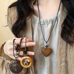 Retro Ethnic Style Heart Shaped Long Sweater Chain Necklace Womens Fashionable Versatile Necklace Accessory Korean Fresh out