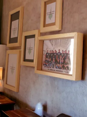 Foto Frame Kayu Tempel Tanpa Paku Dinding Praktis Dekoratif