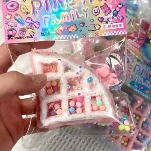 【Hurt】สกุชชี่ squishy ของเล่นบีบสกุชชี่ รูปร่างคริสต์มาส แบบนิ่ม ยืดหยุ่น คลายเครียด น่ารักเนื้อดี ช่วยบรรเทาความเครียด