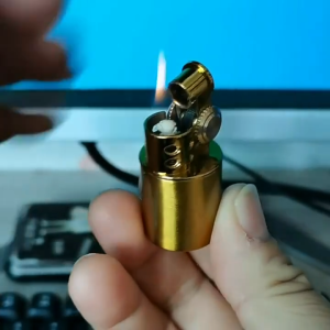 Mini grinding wheel metal oil lighter mini pendant kerosene lighter Old-Fashion Lighter