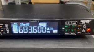 Micro Không Dây Shure UR19S Bắt Sóng UHF Xa Lên Tới 300m 4 Anten Pin khủng Lọc Âm-Chống Hú Rít  Giọng Hát Trong Trẻo Hát Karaoke Siêu Đỉnh. BH 12 THÁNG