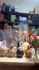 MÁY XÔNG TINH DẦU VÂN GỖ HÌNH TRÒN CÓ HOA VĂN ĐÈN LED 7 MÀU THAY THẾ ĐÈN NGỦMÁY KHUẾCH TÁN TINH DẦU TẠO