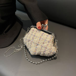 กระเป๋าสะพายข้างแบบสะพายข้างขนาดเล็กสุดหรูสำหรับผู้หญิง ดีไซน์เก๋ไก๋ สไตล์เกาหลี หนัง PU ทรงหอย สายโซ่แบบยืดหยุ่น กระเป๋าถือแบบหนังสากล