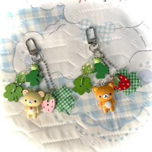 Cute Keychain Couple Bear Handmade Beaded Four-leaf Clover Relaxed Bear Ancient Early Millennium Pendant Package Hanging Gift