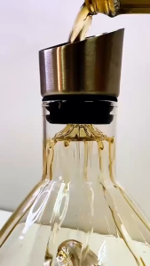 เหยือกพักไวน์ เพิ่มรสชาติให้เครื่องดื่มดียิ่งขึ้น ดีไซน์ภูเขาฟูจิยามะ Wine Decanter DAHK