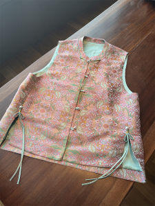 New Chinese Style Silk Vest 2024 Spring Qian Xiaoping Colorful Scales Peony Flower Matched Silk Top Womens Fashion