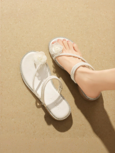 Josiny | New Versatile White Toe-separated Beach Sandals