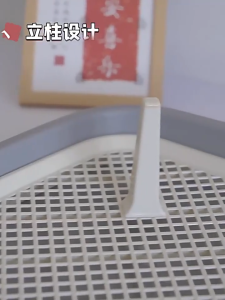 ห้องน้ำหมาขอบสี่เหลี่ยม ห้องน้ำสุนัข ถาดฉี่สุนัข มีเสาถอดได้ มีตะแกรงรองถาด ห้องน้ำหมา ถาดรองฉี่หมา เปลี่ยนแผ่นเปลี่ยน