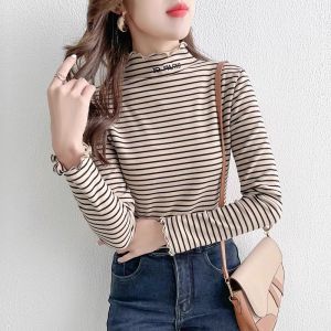 เสื้อสเวตเตอร์ถักคอปกสูงบุขนแกะลายทางสำหรับผู้หญิงในฤดูใบไม้ร่วงและฤดูหนาว เสื้อชั้นในแบบหนาป้องกันลมสำหรับใส่ทำงานสไตล์เกาหลี