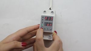 MCB Digital Din Rail Pengukur Tegangan Lebih Tegangan Rendah Relai Pelindung Arus 63A 230V KWH